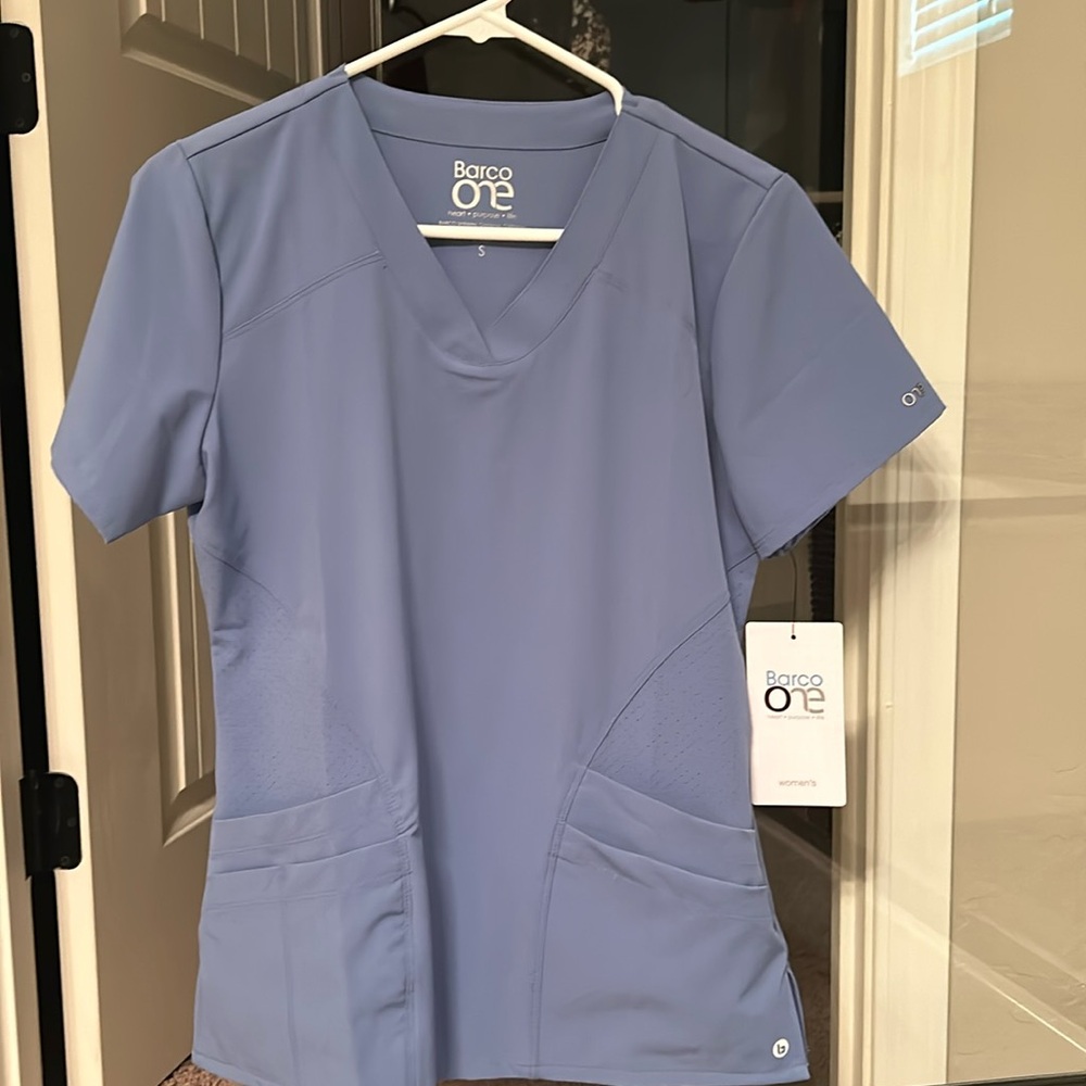 NWT Small Barco One scrub top blue